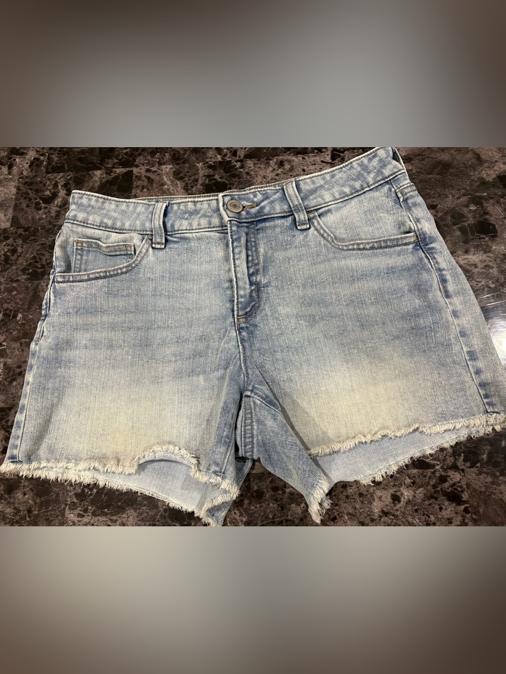 SO Low Rise Midi Denim Shorts Light Wash Frayed Hem Size 13 / 31W